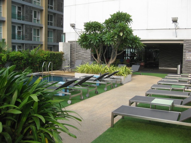 Pool des aloft Bangkok