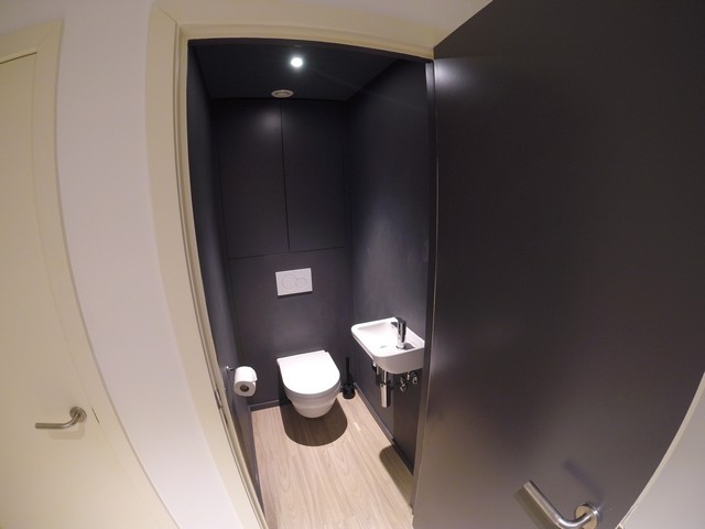 Separate Toilette in Two Beds Suite im Hilton Garden Inn Brussel Louise