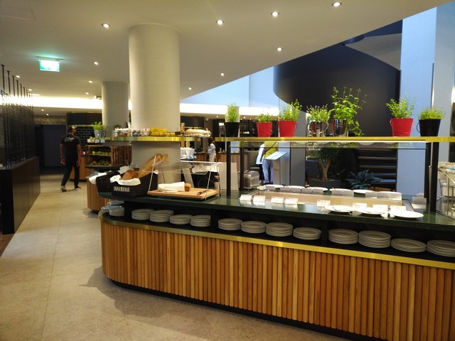 Restaurant mit Frühstücksbuffet im Hilton Garden Inn Frankfurt City Centre