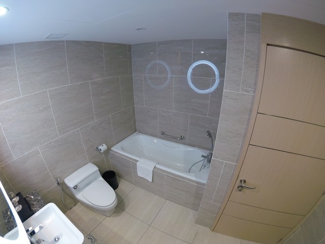 Badezimmer eine Suite im Renaissance Kuala Lumpur