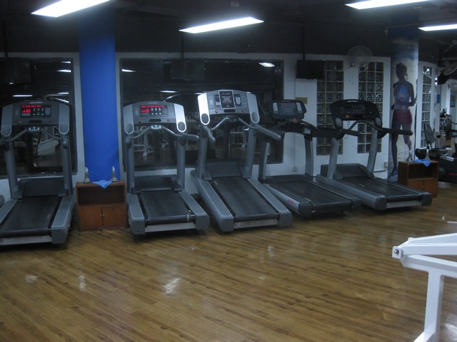 Fitnesscenter im Renaissance Kuala Lumpur