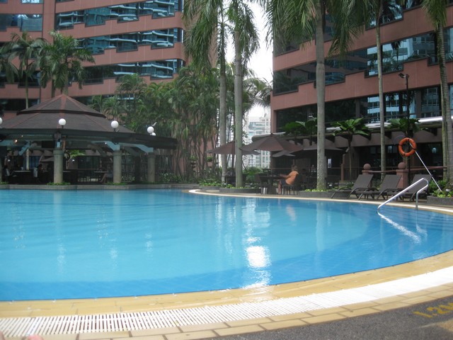 Pool im Renaissance Kuala Lumpur