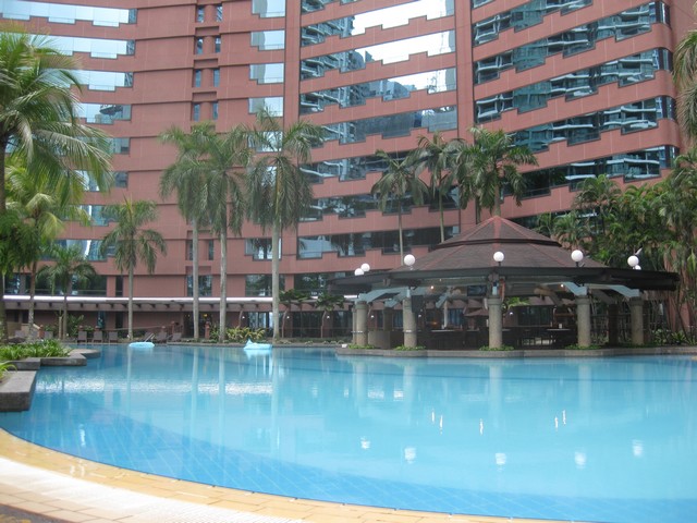 Pool im Renaissance Kuala Lumpur