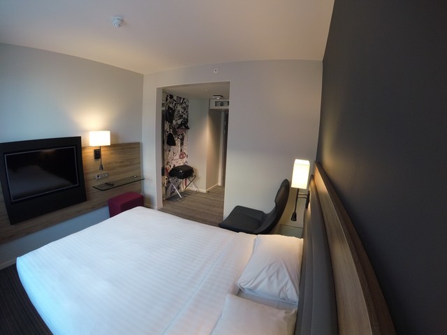 Moxy Sleeper Standardzimmer im Moxy London Heathrow