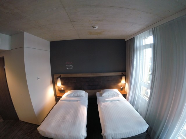 Moxy Sleeper Standardzimmer im Moxy Frankfurt East