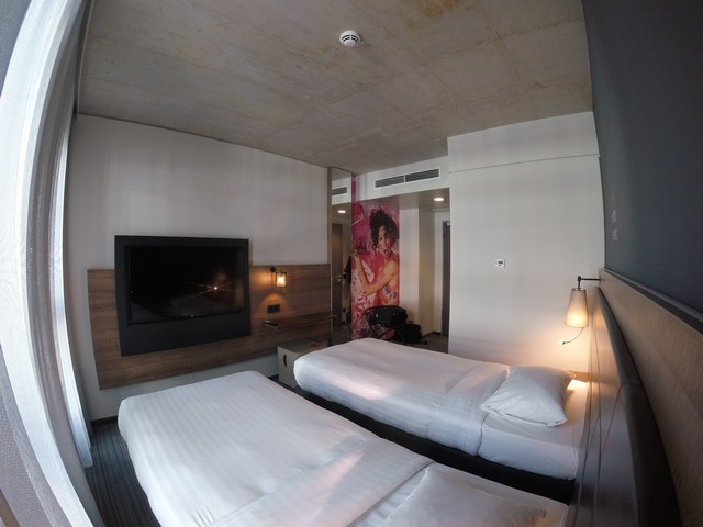 Moxy Sleeper Standardzimmer im Moxy Frankfurt East