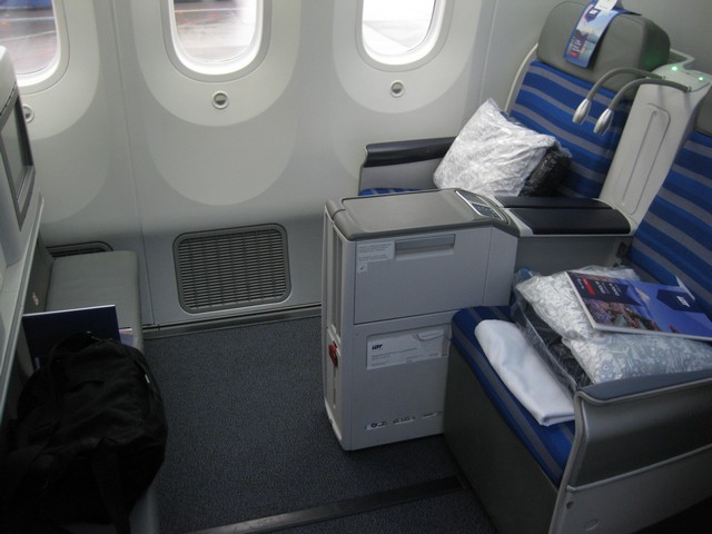 LOT Business-Class (Boeing 787-8)