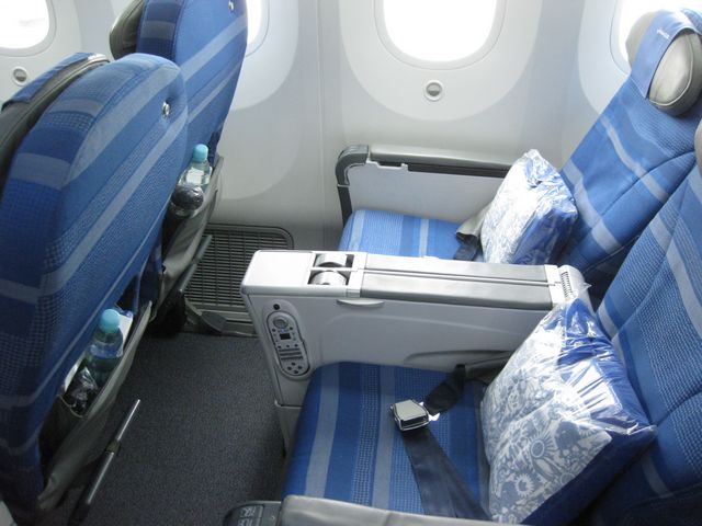 LO Premium-Economy-Class (Boeing 787-8)