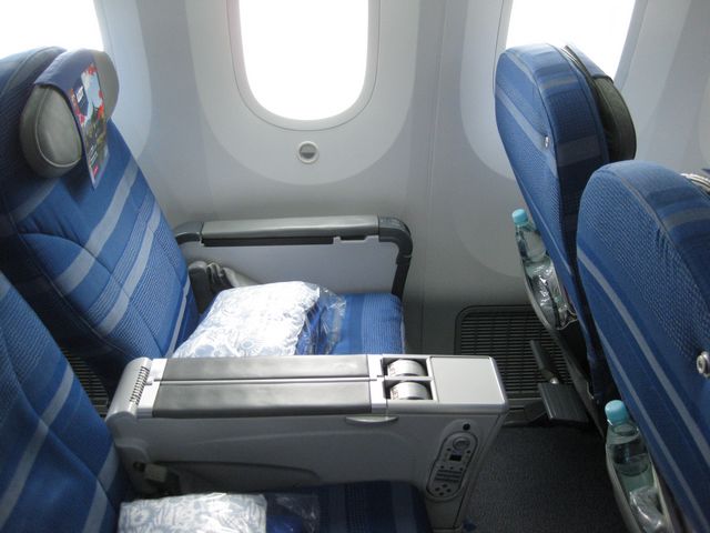 LO Premium-Economy-Class (Boeing 787-8)