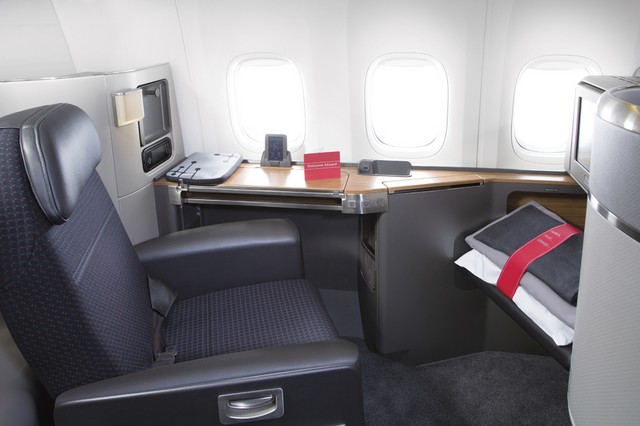 AA First-Class (Boeing 777-300ER)