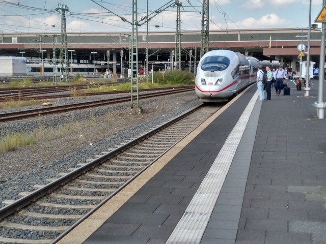 ICE im Düsseldorf Hauptbahnhof