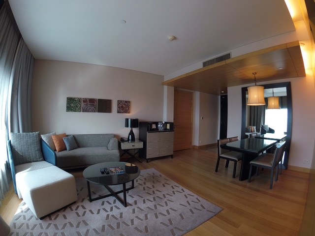 Wohnraum der Grand Executive Suite im Hilton Kuala Lumpur
