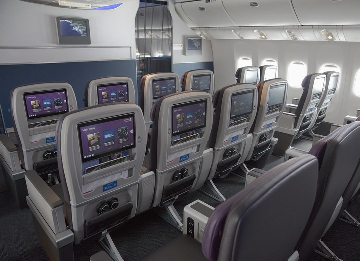 UA Premium-Economy-Class (Boeing 777-300ER)
