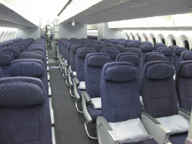 UA Economy-Class (Boeing 787-8)