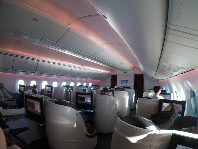 Business-Class Kabine / QR302 HEL-DOH