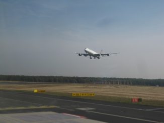 LH Airbus A340-300