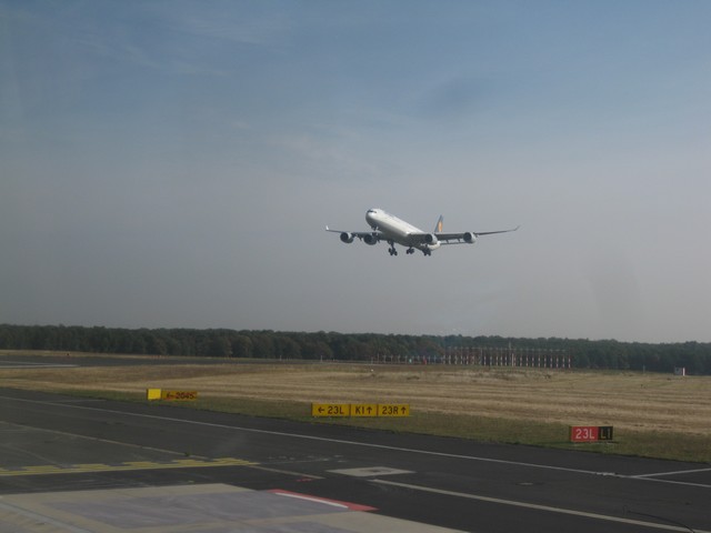 LH Airbus A340-300