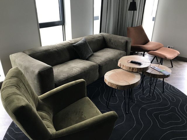 Wohnbereich einer Suite im Renaissance Amsterdam Schiphol