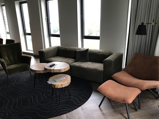 Wohnbereich einer Suite im Renaissance Amsterdam Schiphol