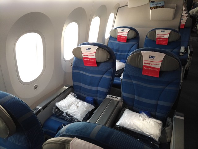 LO Premium-Economy-Class (Boeing 787-9)