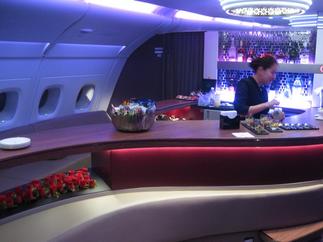 QR Business-Class - Barbereich (Airbus A380-800)