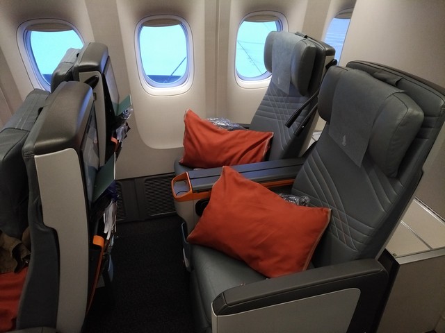 SQ Premium-Economy-Class (Boeing 777-300ER))