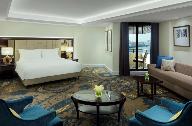 Junior Suite im Radisson Blu Hotel Dubai Deira Creek