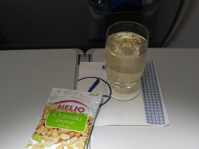 Aperitif Premium-Economy-Class / LO3 WAW-ORD