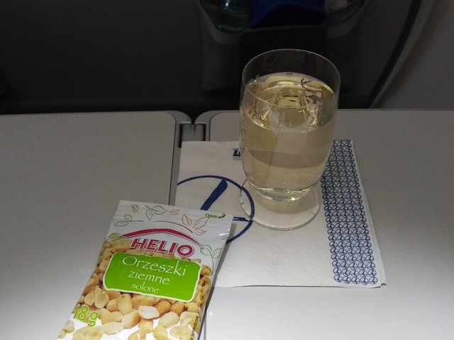 Aperitif Premium-Economy-Class / LO3 WAW-ORD