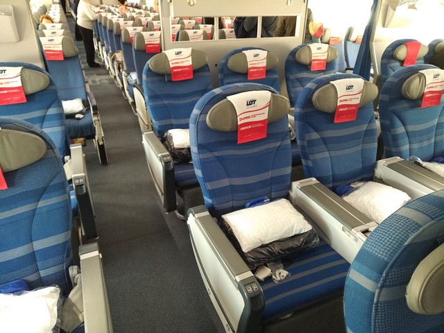 Premium-Econony-Class Sitz / LO3 WAW-ORD