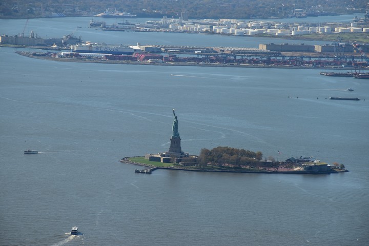 Statue of Liberty - gesehen vom One WTC Observatory Deck 