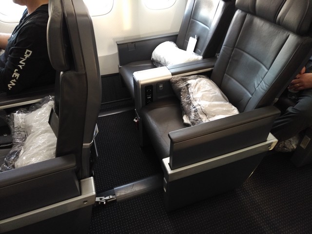 AA Premium-Economy-Class (Boeing 777-300ER)