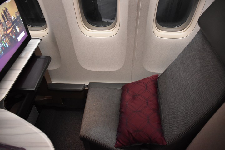 QR QSuites Business-Class (Boeing 777-300)