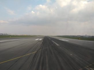 Startbahn am Flughafen Warschau