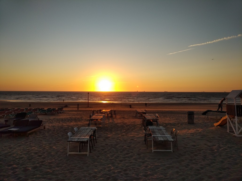 Sonnenuntergang am Strand von Scheveningen / Den Haag