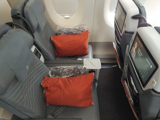Premium-Economy-Class Sitz / SQ323 AMS-SIN