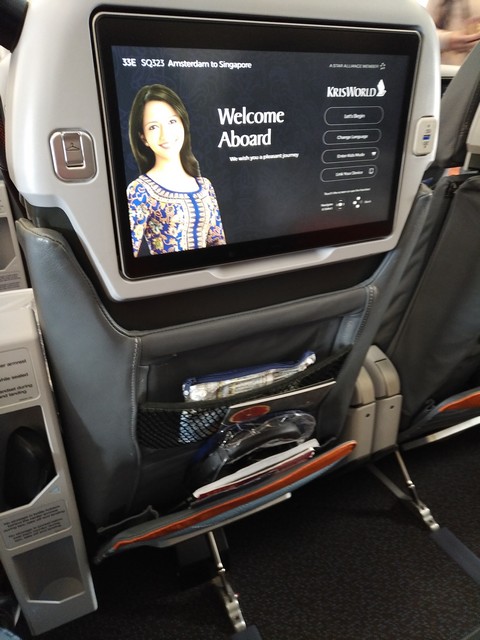 Premium-Economy-Class Sitz / SQ323 AMS-SIN