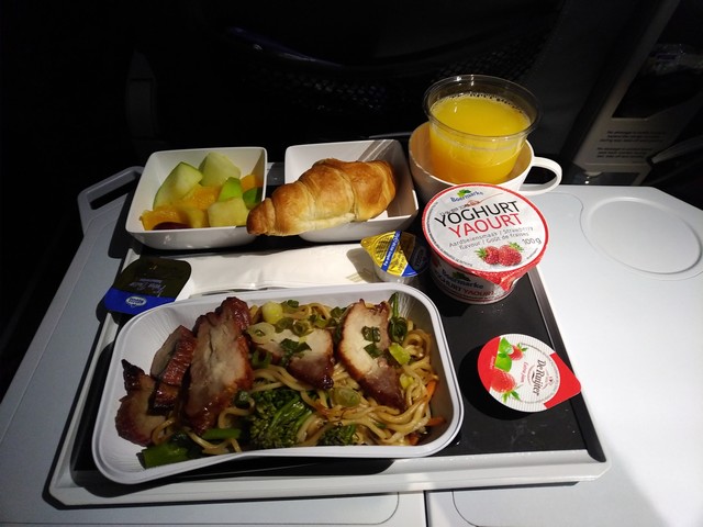 Frühstück Premium-Economy-Class / SQ323 AMS-SIN