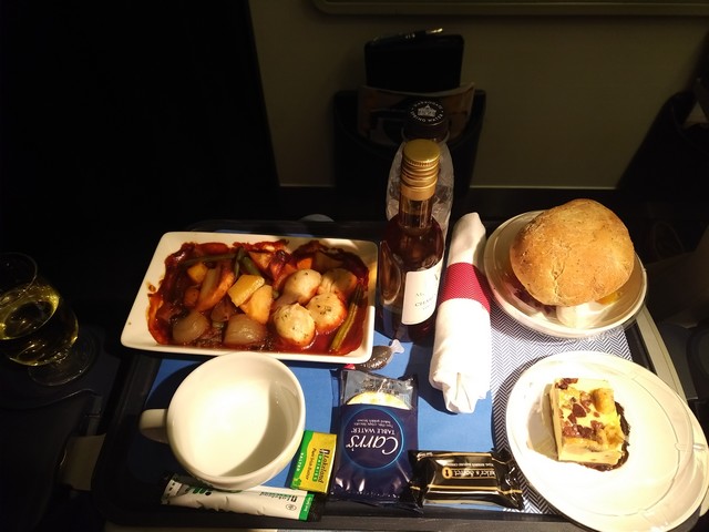 Abendessen Premium-Economy-Class / BA9 LHR-BKK