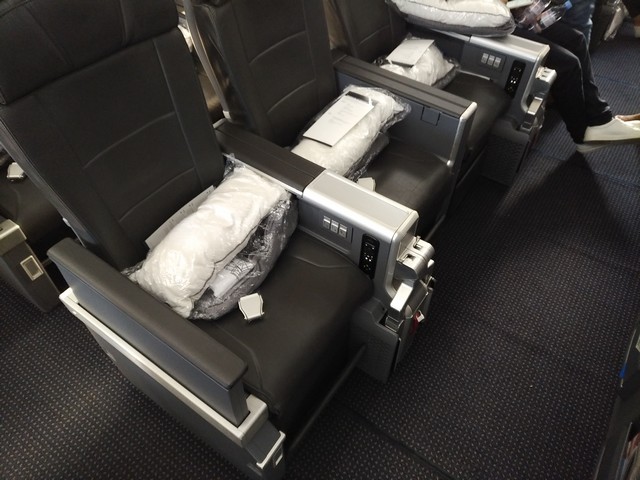 Premium-Economy-Class Sitz / AA101 LHR-JFK