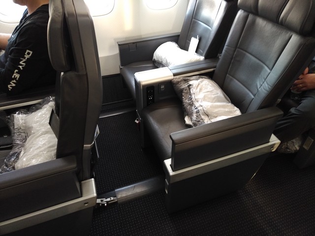 Premium-Economy-Class Sitz / AA101 LHR-JFK