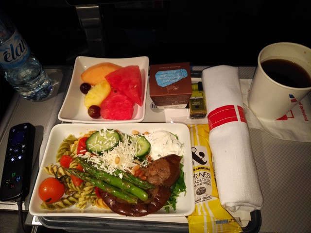 Snack vor der Landung Premium-Economy-Class/ AA101 LHR-JFK