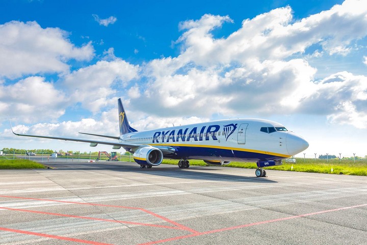 RyanAir Boeing 737-800