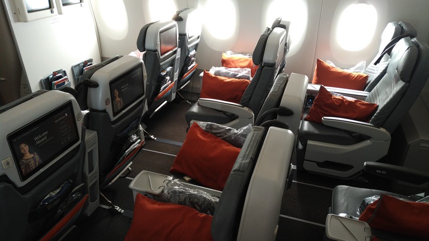 Premium-Economy-Class Sitz / SQ323 AMS-SIN