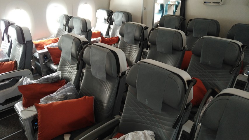 Premium-Economy-Class Sitz / SQ323 AMS-SIN