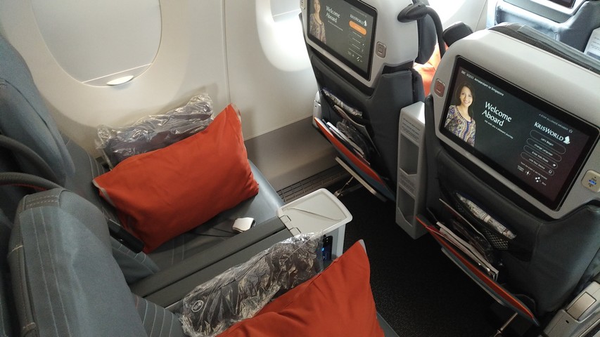 Premium-Economy-Class Sitz / SQ323 AMS-SIN