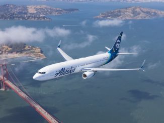 Alaska Airlines Boeing 737 über der San Francisco Bay