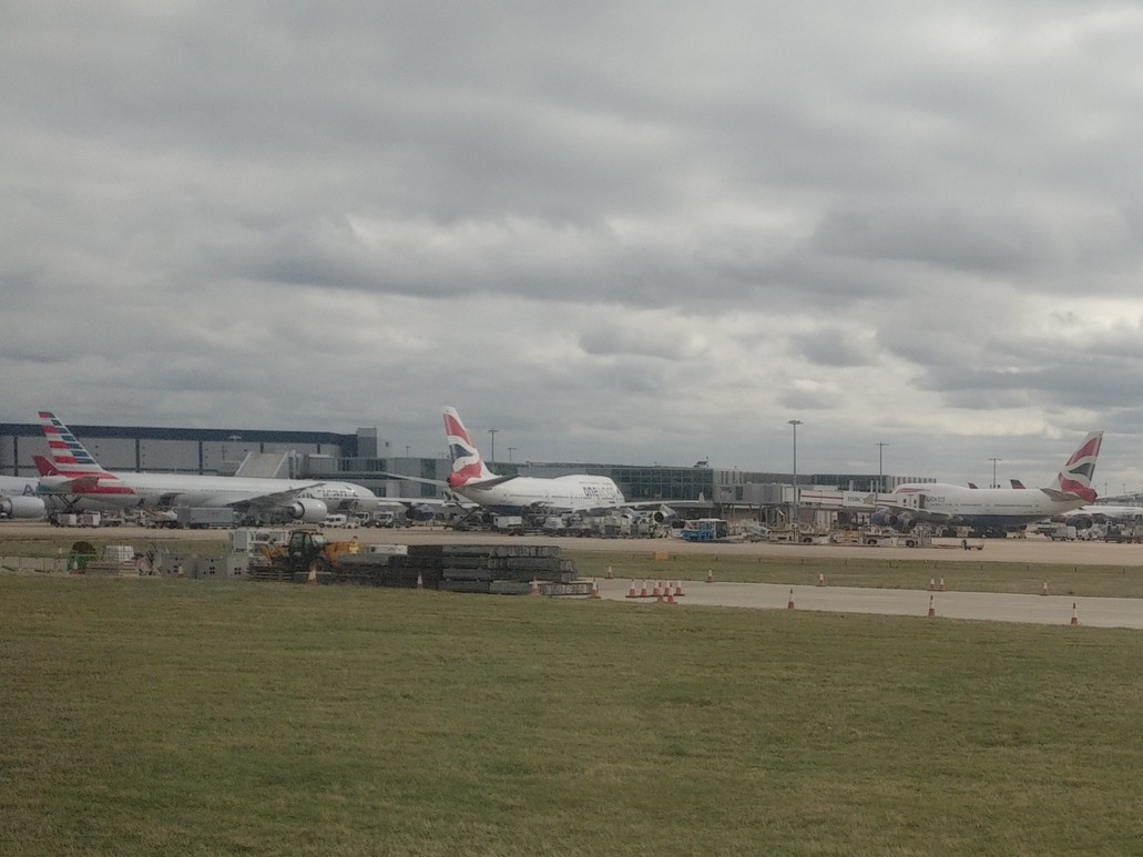 American Airlines und British Airways Flugzeuge in London Heathrow