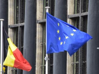 EU Flage vor dem Rathaus in Ghent