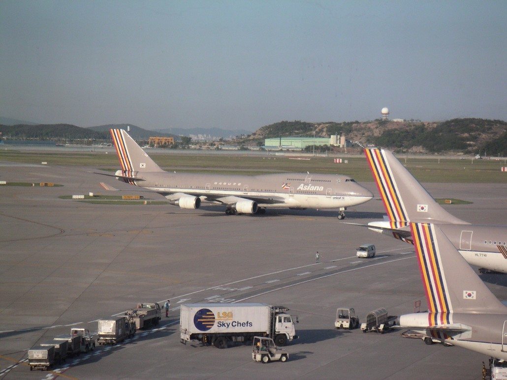 Asiana Airlines Boeing 747-400 in alter Lackierung